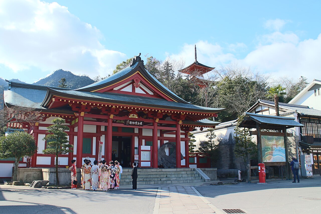 厳島神社宝物館