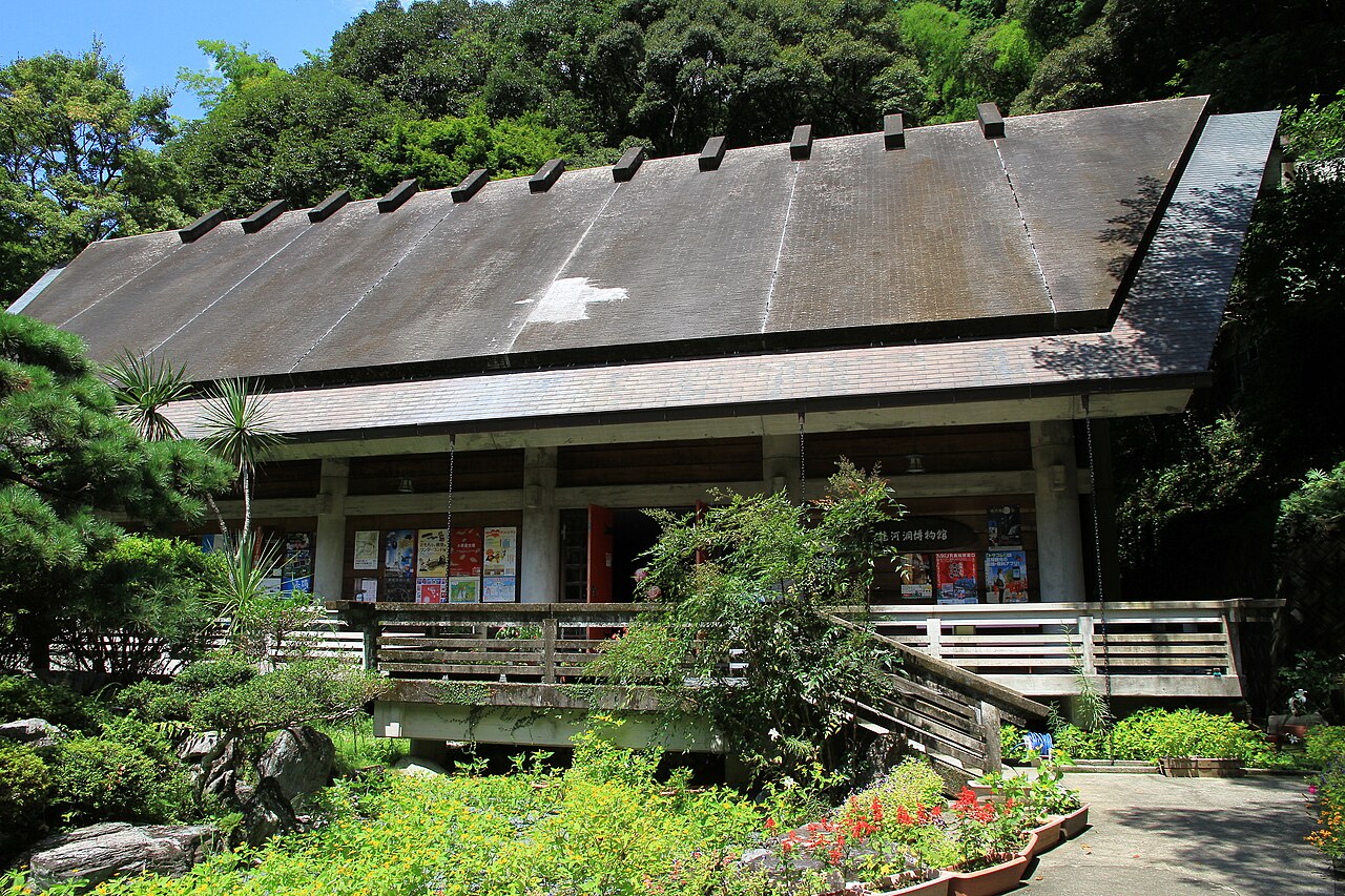 龍河洞博物館