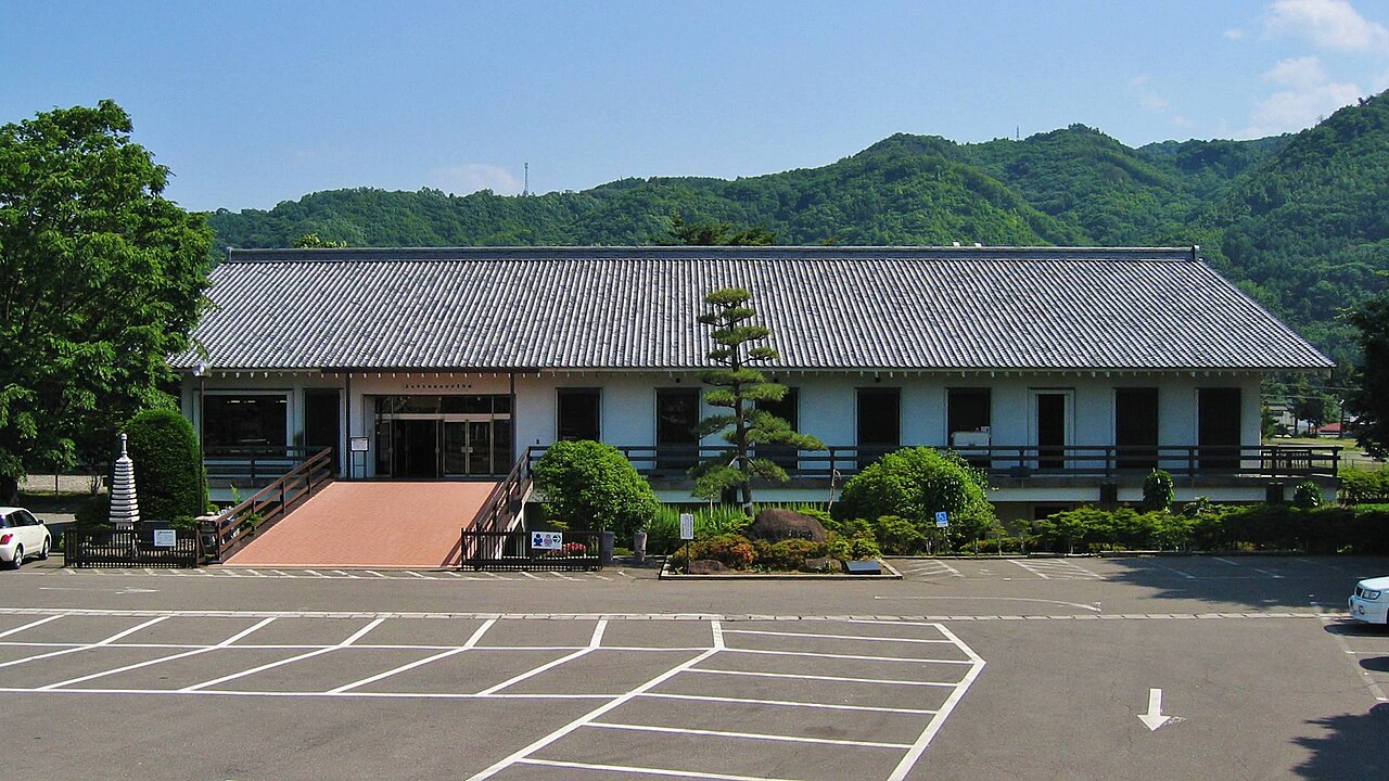 上田市立信濃国分寺資料館