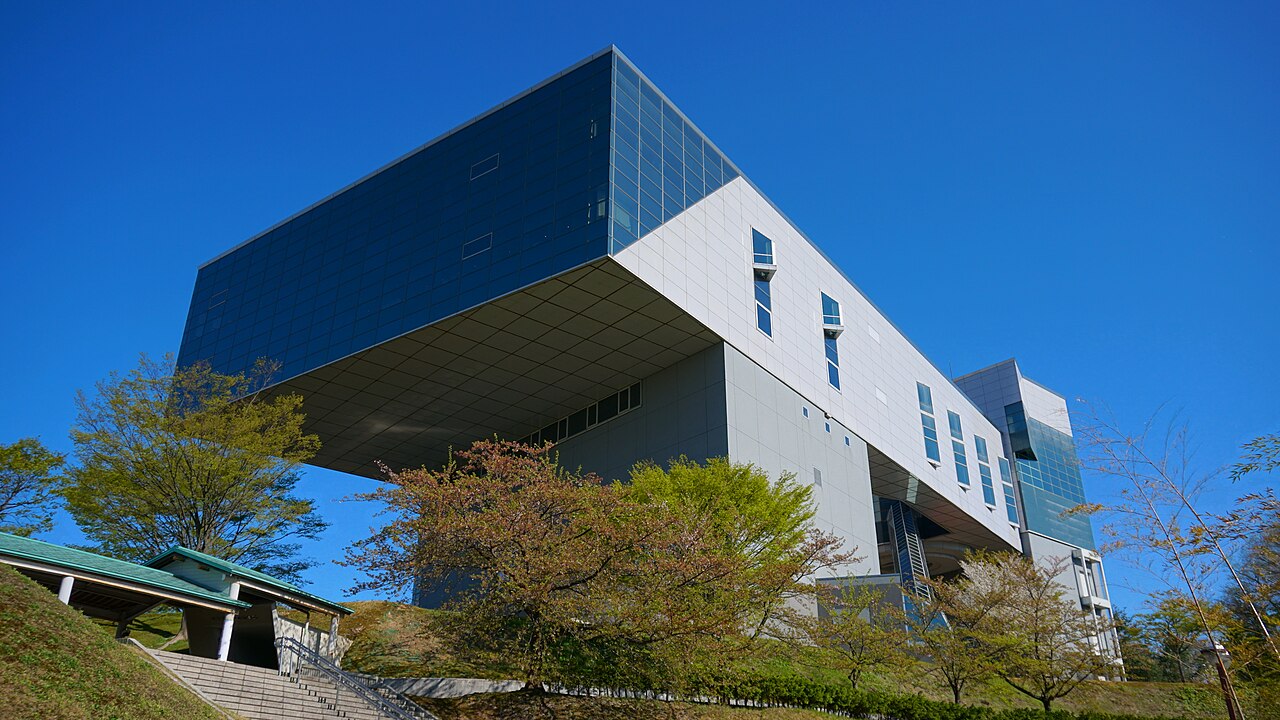 秋田県立近代美術館