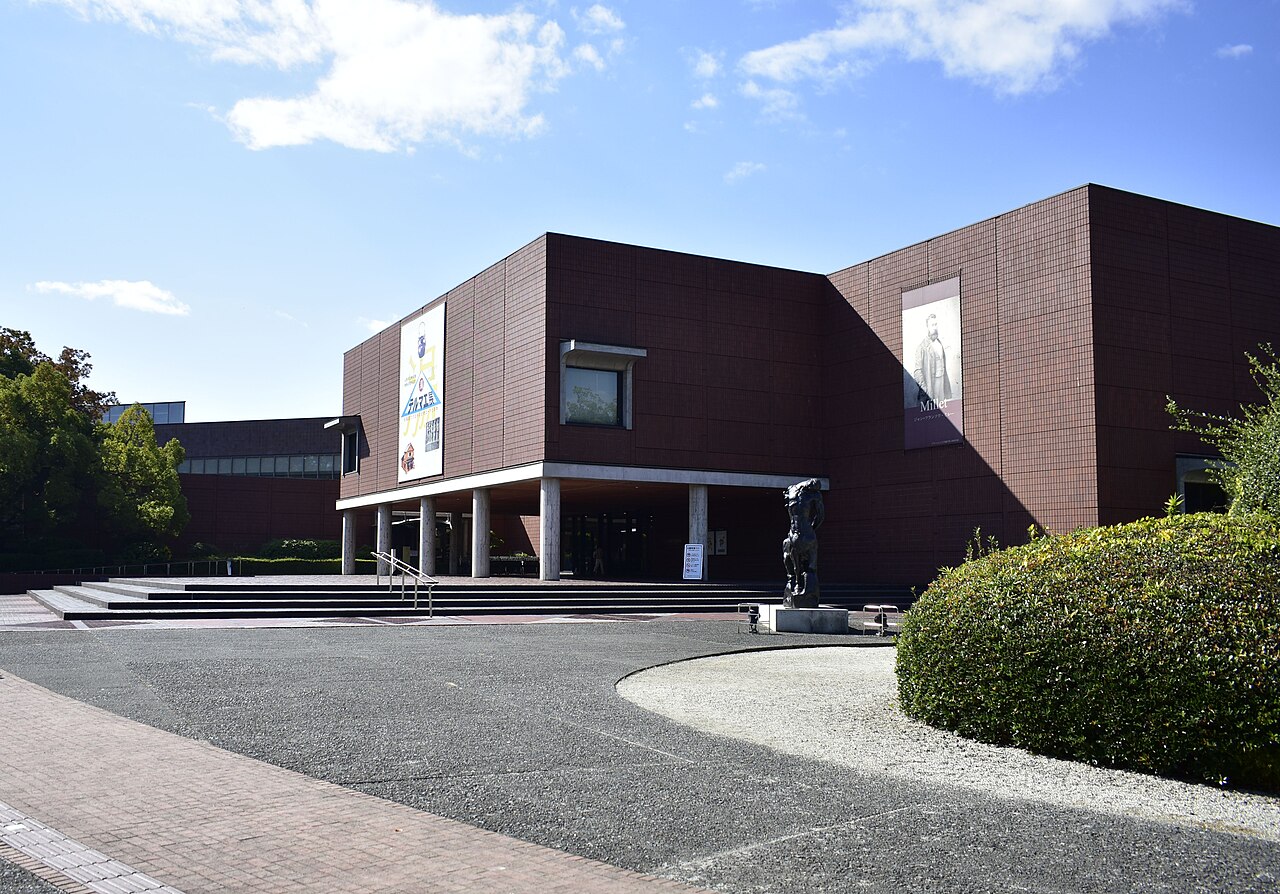 山梨県立美術館